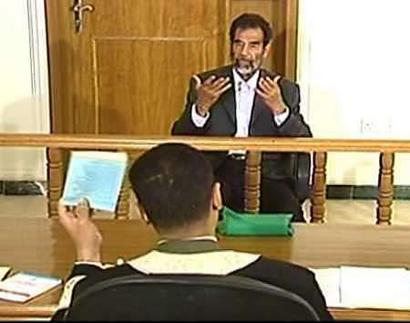 Tarihin Cilvesi Saddam`i Yargilayan Bir Kürt!