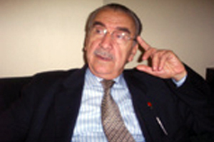Miletê kurd, dozger û fîlozofê xwe A. Melîk Firatî salek berê  wenda kir…