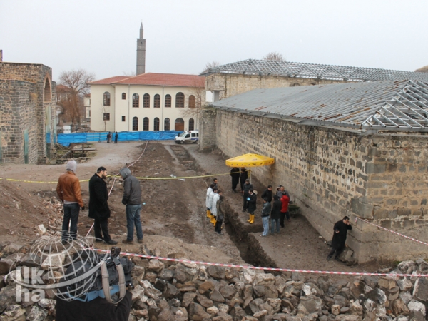 Massengrab Mitten in Amed/Diyarbakir